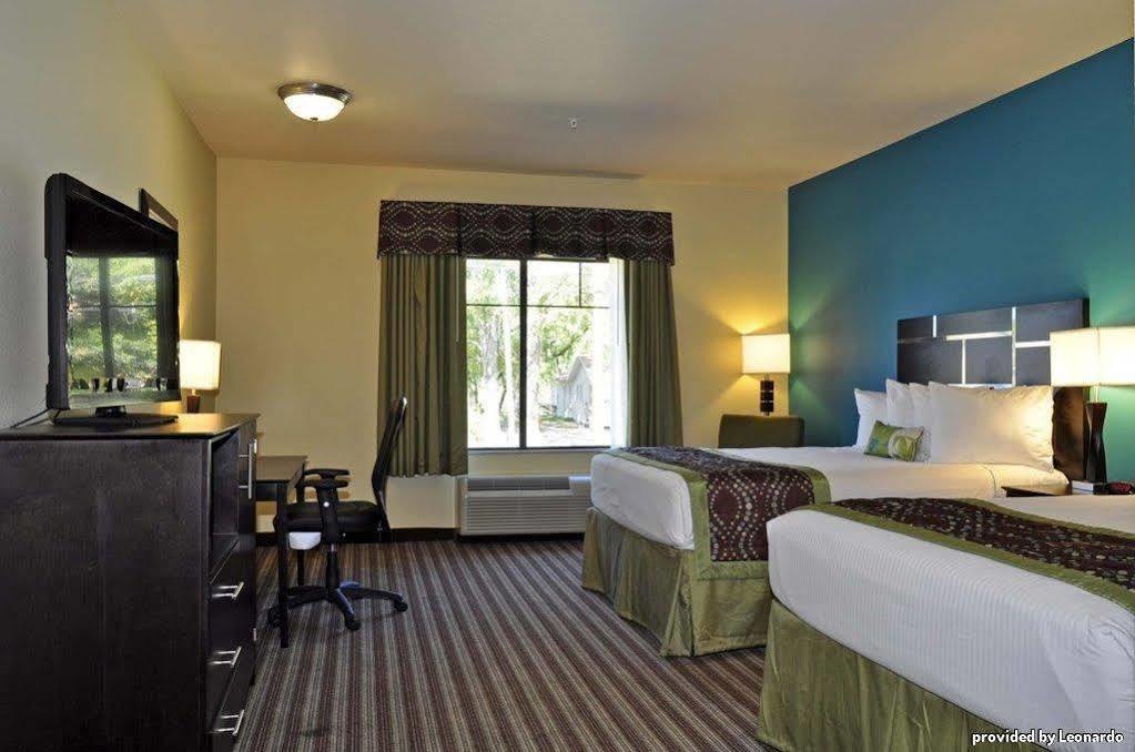 Best Western Plus Desoto Inn & Suites Mansfield Phòng bức ảnh